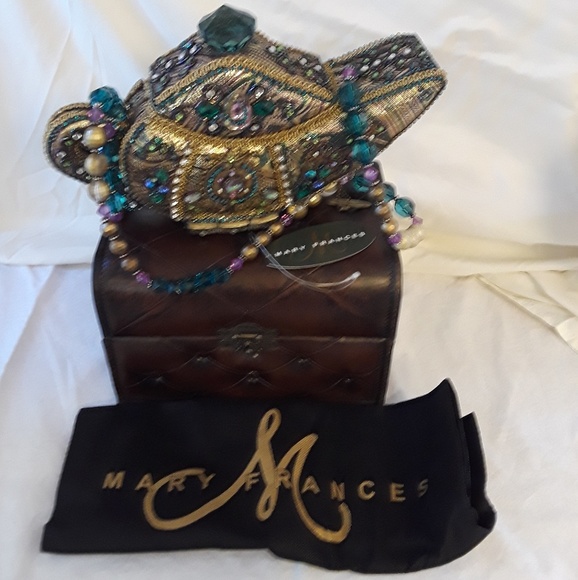 Purses - Picture 2 of 3